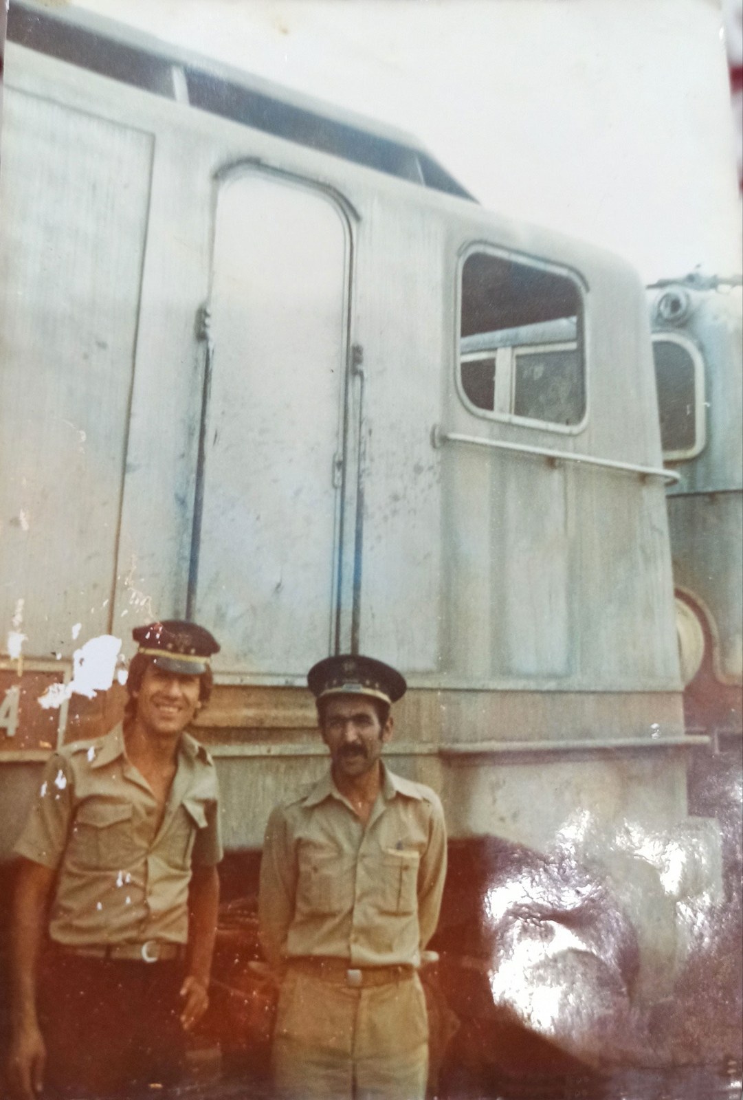 Before: Cheminots à la gare de Bouchegouf, Algérie 1978.jpg