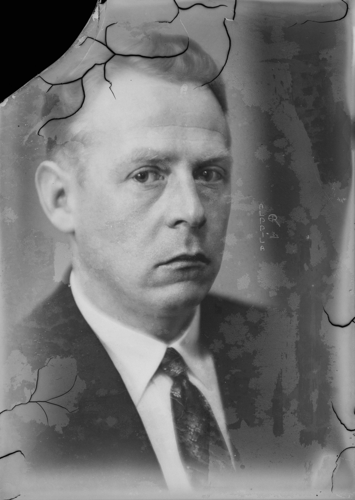 Before: Paavo Sainio; muotokuva 1929 (VA2022-8-1-A1975).tif